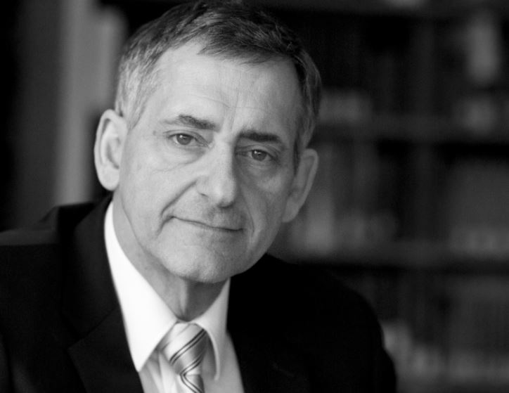 Black and white headshit of Rabbi Mark Washofsky wearing a suit and tie